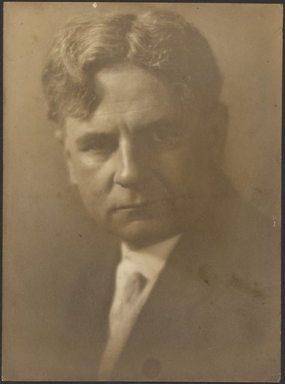 [Porträt eines Mannes mit tiefliegenden Augen] von Louis Fleckenstein