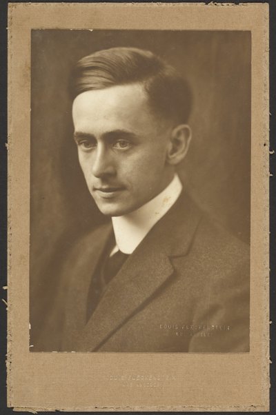 Porträt eines Mannes mit hohem Kragen von Louis Fleckenstein