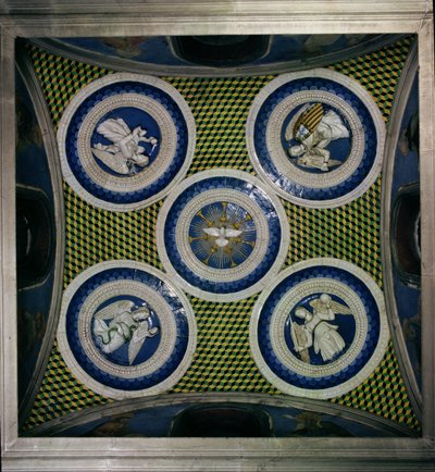 Ansicht der Decke mit Rundbildern, die den Heiligen Geist und die vier Kardinaltugenden darstellen, 1460er Jahre von Luca Della Robbia