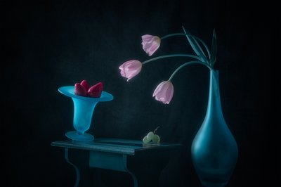 Rosa Tulpen und Erdbeeren von Lydia Jacobs