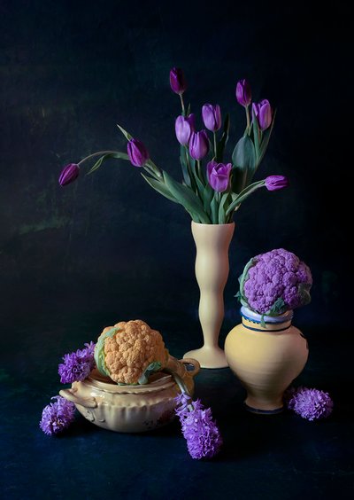 Lila Tulpen und Blumenkohl von Lydia Jacobs
