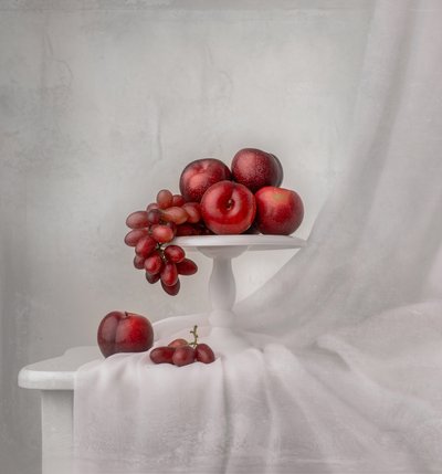 Elegante rote Früchte von Margareth Perfoncio