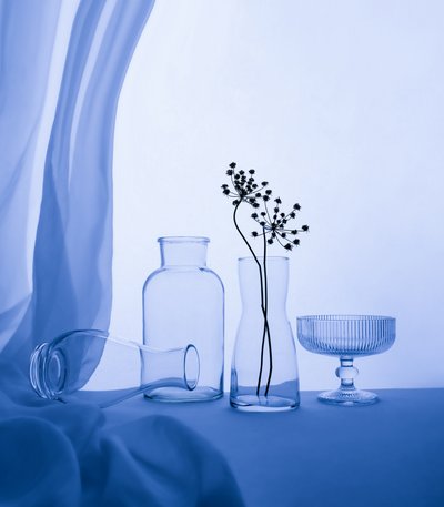 Serenes blaues Stillleben von Margareth Perfoncio