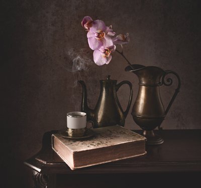Warme Orchidee Stillleben von Margareth Perfoncio