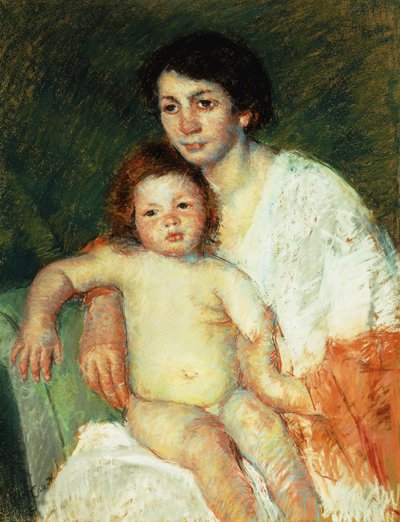 Nacktes Baby auf dem Schoß der Mutter, den rechten Arm auf die Stuhllehne gestützt von Mary Cassatt