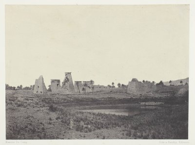 Palais von Karnak, Propyläen des Südens; Theben von Maxime Du Camp