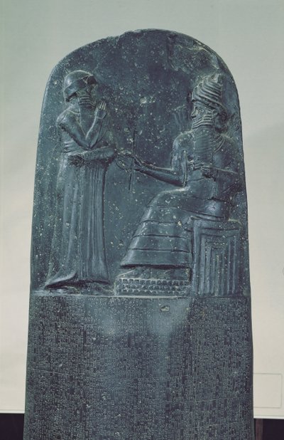 Relieffigur des Sonnengottes Shamash, der König Hammurabi seine Gesetze diktiert, auf seinem berühmten Gesetzescode, Altbabylonische Periode, 1760 v. Chr. von Mesopotamian