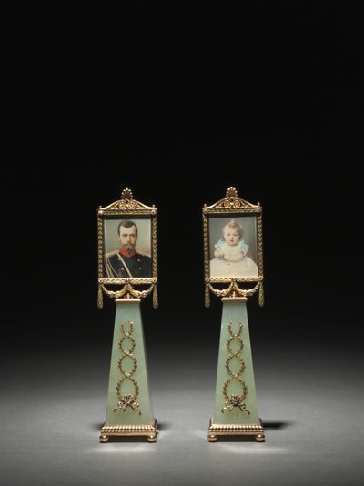 Gerahmte Miniaturen: Porträt von Zar Nikolaus II. und Porträt von Großfürstin Olga, Firma Peter Carl Fabergé von Michael Evlampievich Perkhin