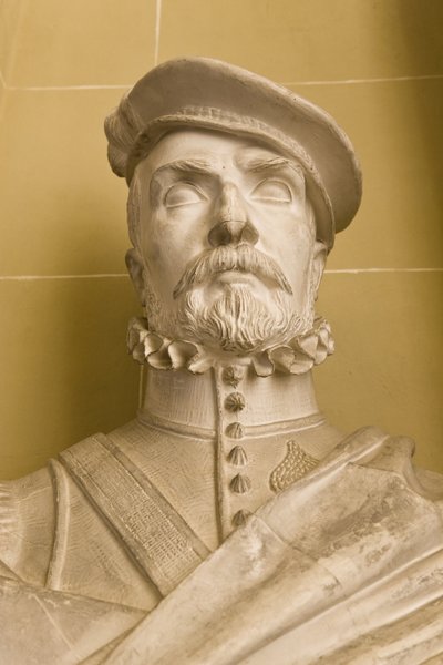 Kopie einer Porträtbüste von Hernan Cortes (Gips) von Victor Louis