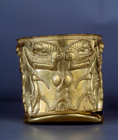 Antike orientalische Kunst: Elektrumbecher, der ein Monster mit verschlungenen Klauen darstellt, ca. 1200 v. Chr. von Middle Elamite Period