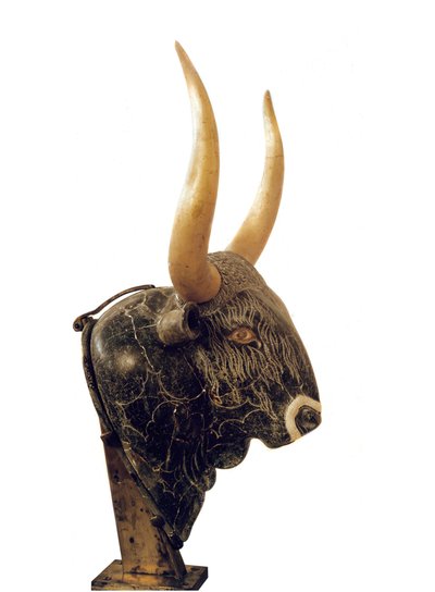 Minoische Kunst: Rhyton in Form eines Stierkopfes aus dem Kleinen Palast von Knossos auf Kreta. 1550-1500 v. Chr. Heraklion, Archäologisches Museum von Minoan