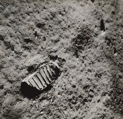 Buzz Aldrins Fußabdruck auf der Mondoberfläche, 1969 von NASA Images