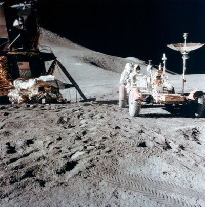 James Irwin 1930-1991 mit dem Lunar Roving Vehicle während Apollo 15, 1971 von NASA Images