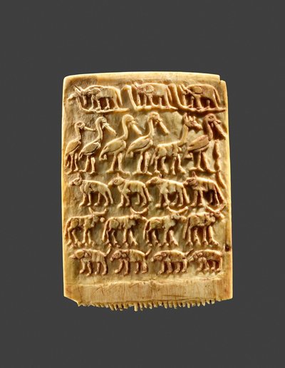 Haar Kamm mit Reihen von Wildtieren, ca. 3200-3100 v. Chr. von Naqada Period Egyptian