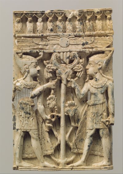 Möbelplakette, hochreliefgeschnitzt mit zwei ägyptisierenden Figuren, die einen Volutenbaum flankieren, ca. 9.-8. Jahrhundert v. Chr. (Elfenbein) von Neo Assyrian