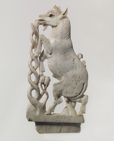 Durchbrochene Möbelplakette mit einem sich aufbäumenden Ziegenbock, ca. 9.-8. Jahrhundert v. Chr. von Neo Assyrian