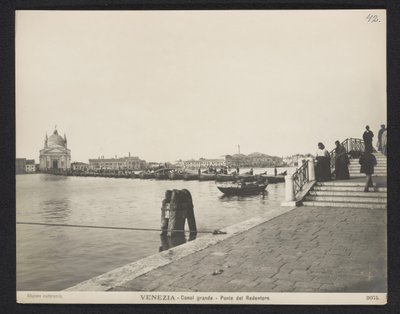 Pontonsbrücke über den Canal Grande in Venedig während des Festa del Redentore von Neue Photographische Gesellschaft