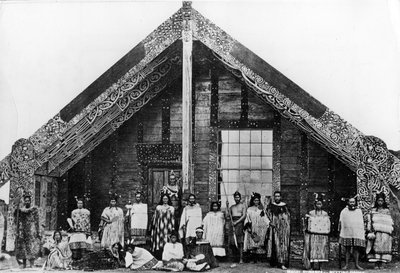 Maori Runanga oder Versammlungshaus, ca. 1863-80 von New Zealand Photographer
