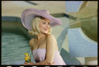 Hope Lange Fotoshooting am Pool von Orlando Suero