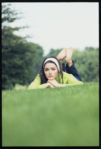 Margot Kidder auf dem Gras von Orlando Suero