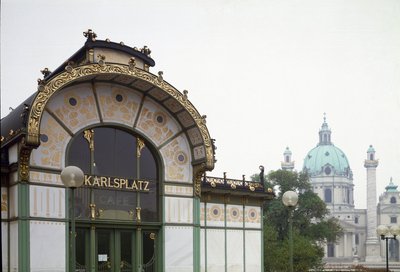 Jugendstil: Ansicht des Pavillons der Karlsplatz-U-Bahn-Station (jetzt Café) von Architekt Otto Wagner (1841-1918) (Wiener Secession) 1894-1899 Wien, Österreich von Otto Wagner