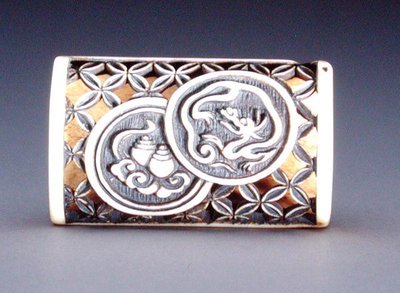 Netsuke mit durchbrochenem Design von Ozaki Kokusai