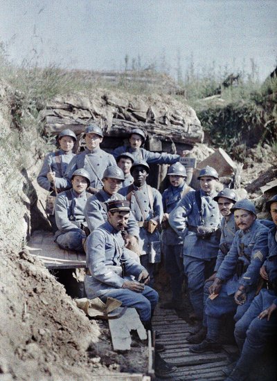 Eine Gruppe französischer Soldaten in einem Schützengraben an der Frontlinie, Hirtzbach, Département Haut-Rhin, Elsass, Frankreich, 16. Juni 1917 von Paul Castelnau