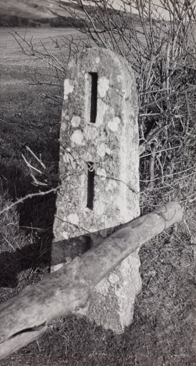 Steinpfosten von Paul Nash
