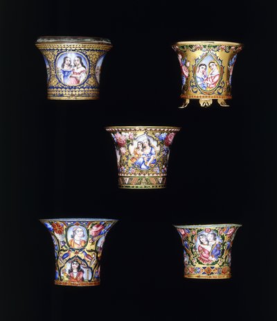 Eine Auswahl von Qajar emaillierten Gold-Nargileh-Schalen, bemalt mit Einzel- oder Doppelporträt-Paneelen, 19. Jahrhundert von Persian School