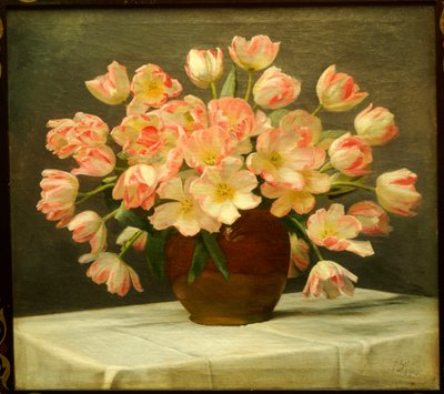 Tulpen in einer Vase auf einem drapierten Tisch von Peter Johan Schou