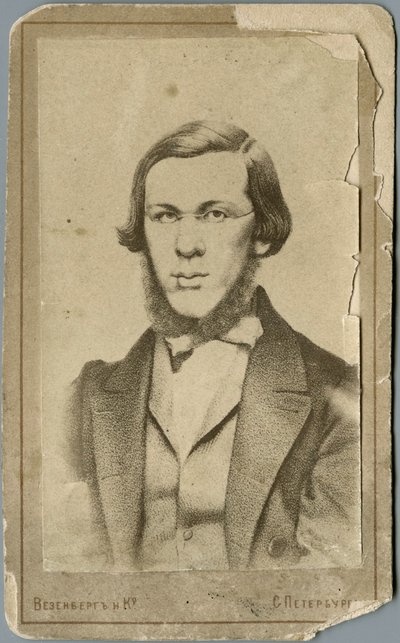 Nikolay Alexandrovich Dobrolyubov 1836-1861, zwischen 1865 und 1900 von Photo studio Wesenberg