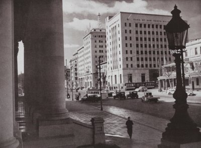 Ein Blick auf die North Terrace, Adelaide, Südaustralien (s/w Foto) von Photographer Australian
