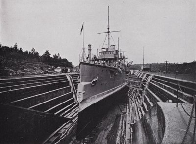 HMS "Flora," im Dock, Esquimalt, British Columbia von Photographer Canadian