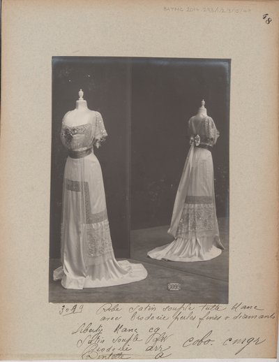 Albumseite: House of Worth, Ballkleid von Photographer French