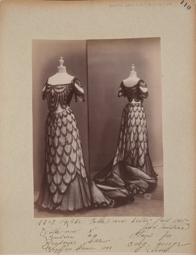 Albumseite: House of Worth, Ballkleid von Photographer French