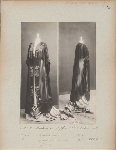 Albumseite: House of Worth, Abendmantel von Photographer French