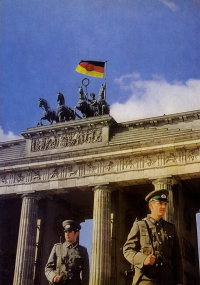 Berlin, die Hauptstadt der Deutschen Demokratischen Republik (Farbfoto) von Photographer German