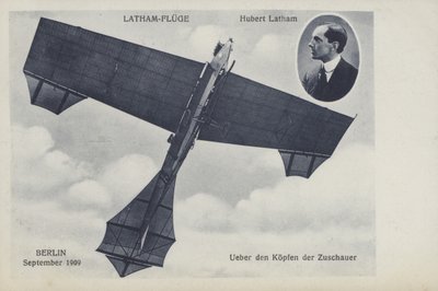 Der französische Flieger Hubert Latham über Berlin, September 1909 von Photographer German