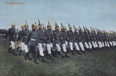 Deutsche Infanteriesoldaten marschieren auf Parade von Photographer German