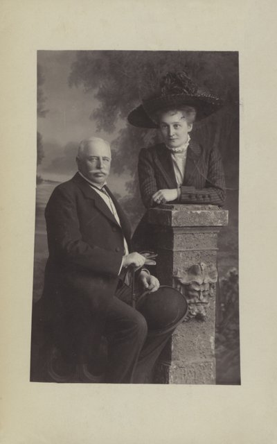 Graf Ferdinand von Zeppelin, deutscher Luftschiffkonstrukteur, und seine Frau Isabella von Photographer German