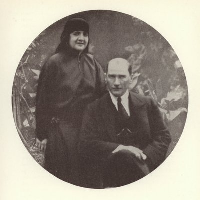 Mustafa Kemal Atatürk, Präsident der Türkei, und seine Frau Latife Usakligil von Photographer German