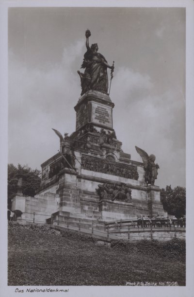 Nationaldenkmal, Denkmal zur Erinnerung an die Vereinigung Deutschlands, Rüdesheim am Rhein, Hessen (s/w Foto) von Photographer German