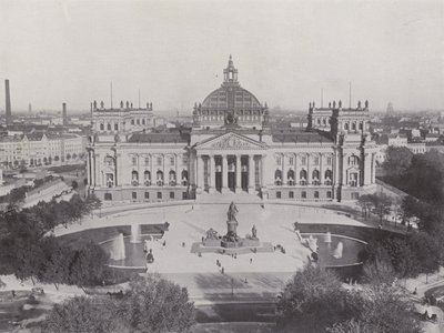 Reichstagsgebäude und Bismarck-Denkmal von Photographer German