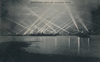 Suchscheinwerfer-Vorführung der deutschen Marine von Photographer German
