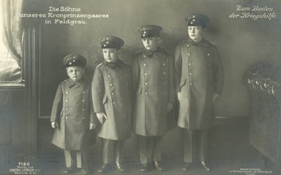 Die Söhne von Kronprinz Wilhelm von Deutschland in Militäruniform von Photographer German
