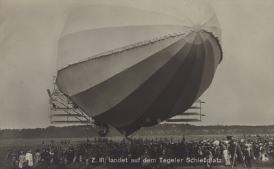 Zeppelin LZ III nach der Landung auf dem Schießplatz Tegel, Berlin von Photographer German