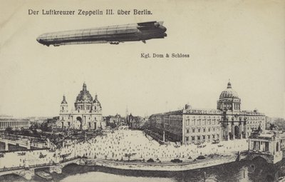 Zeppelin LZ III fliegt über Berlin von Photographer German