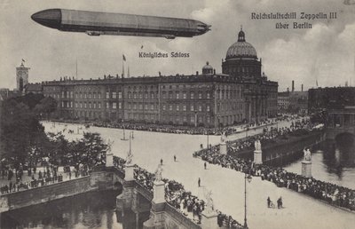Zeppelin LZ III fliegt über das Stadtschloss, Berlin von Photographer German