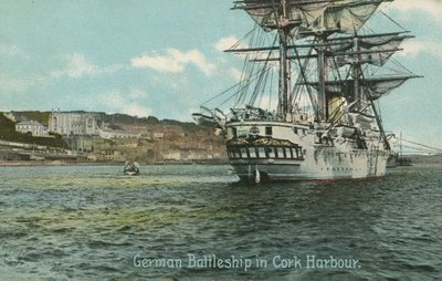 Deutsches Kriegsschiff im Hafen von Cork, Irland von Photographer Irish