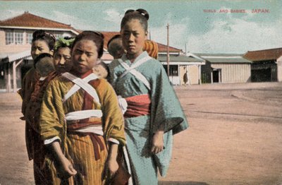 Mädchen und Babys, Japan von Photographer Japanese